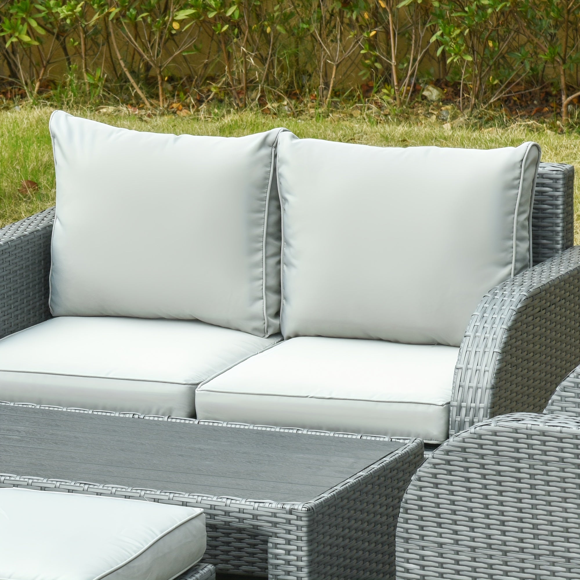 Ensemble de 6 pièces de Mobilier de Patio, Canapé Extérieur en Osier, Fauteuil Inclinable à Angle Ajustable, Ensemble de Conversation, Poufs, avec Table Basse en Polyester, Ressort à Gaz & Coussins Doux Lavables, Gris