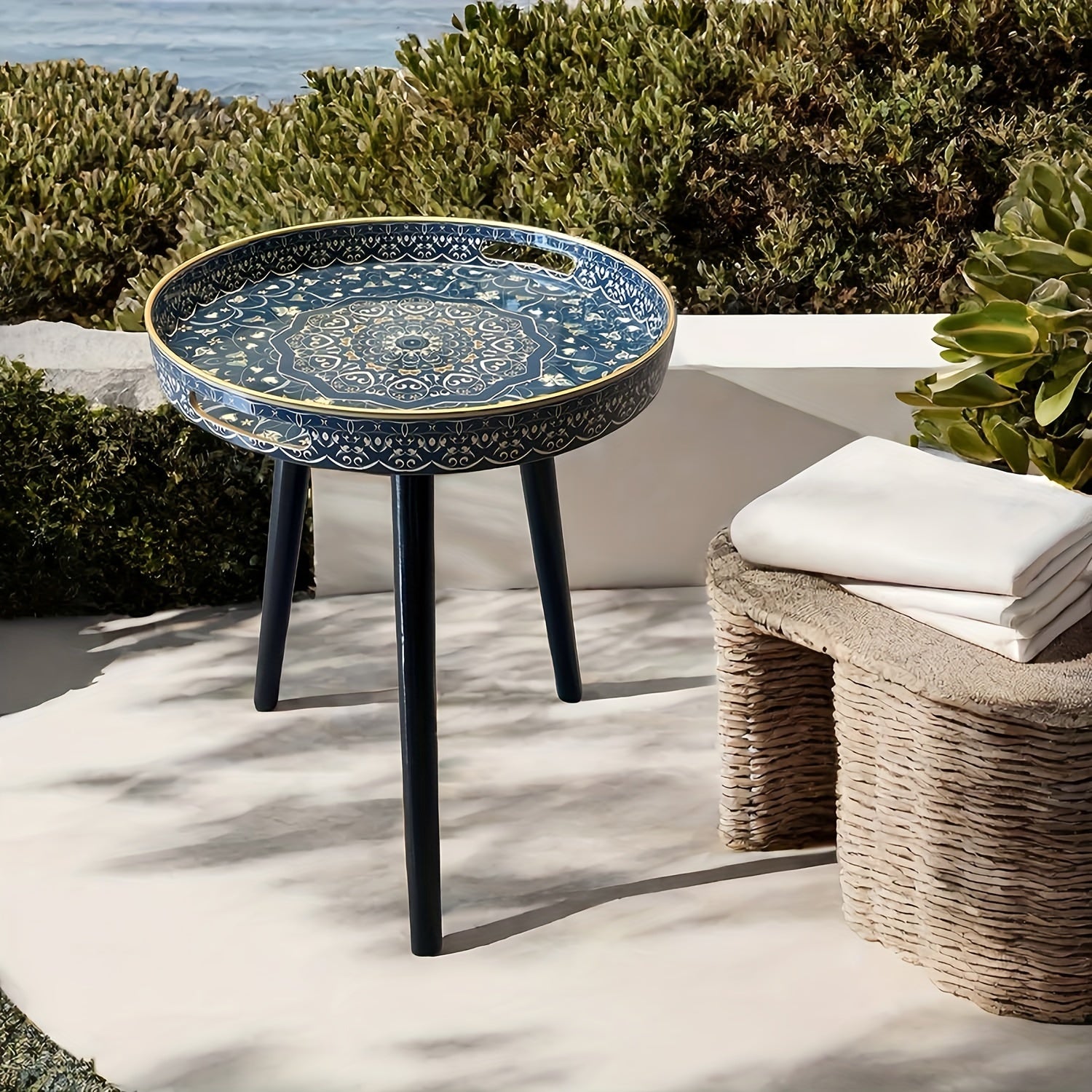 Table Basse Ronde Mandala Bleue Vintage avec Pieds en Bois Détachables – Table Basse Portable de 17.7 Pouces pour Intérieur & Extérieur, Design de Plateau Élégant pour Détente, Heure du Thé ou Accents Décoratifs, Table Basse pour Salon